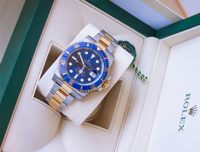Pre-Owned_Rolex_Submariners_Blue_Dial